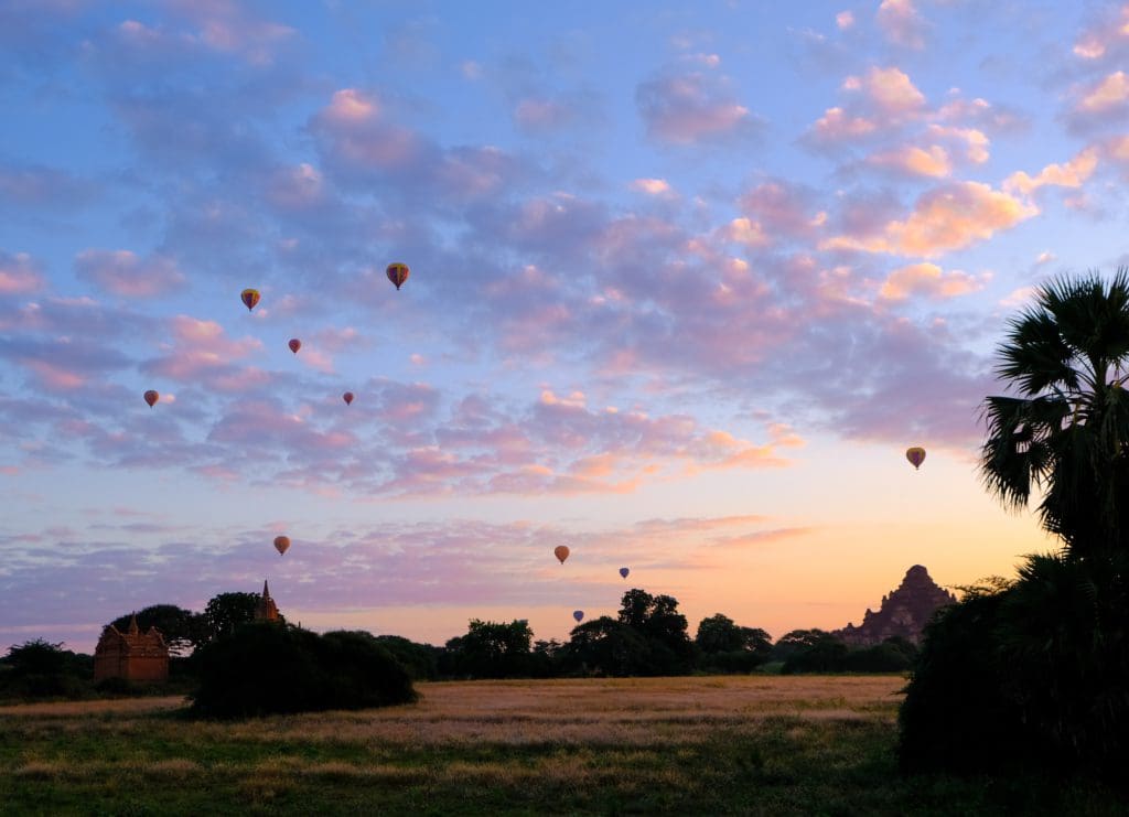 sunrise balloons at Bagan Myanmar