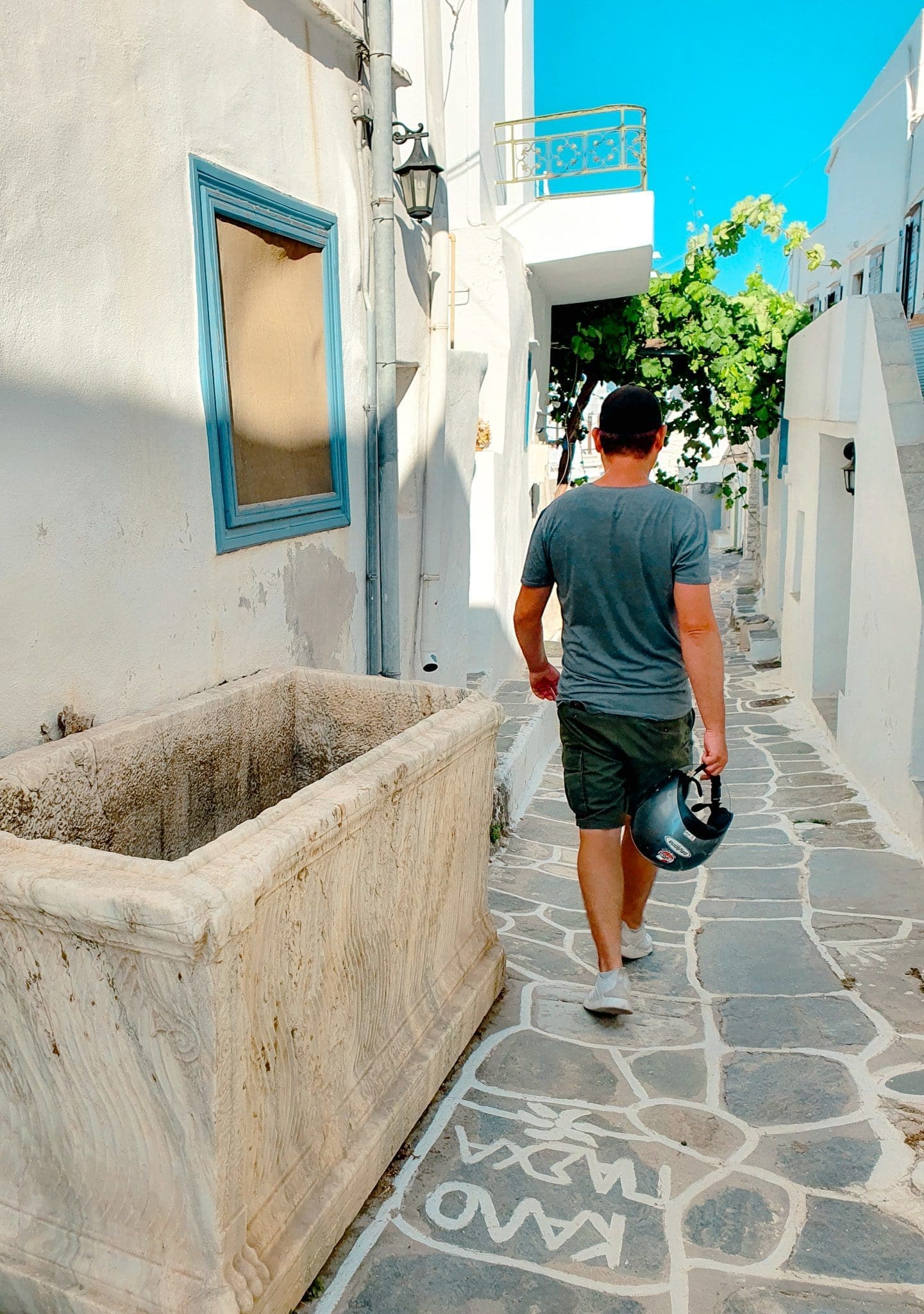 Walking the Kastro in Sifnos