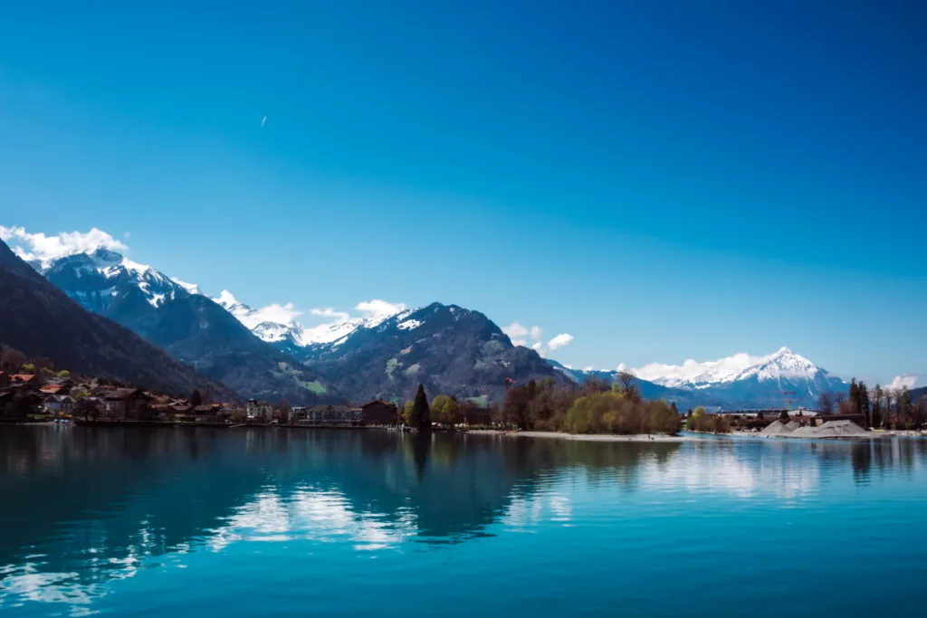 Lake Brienz is one of the best things to do in Interlaken