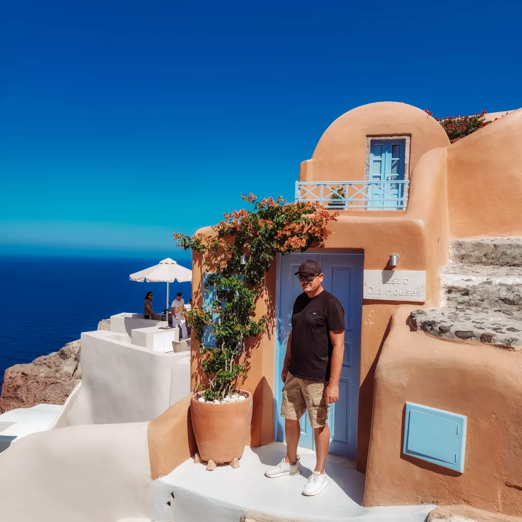 Pretty clay coloured house in Oia, Santorini