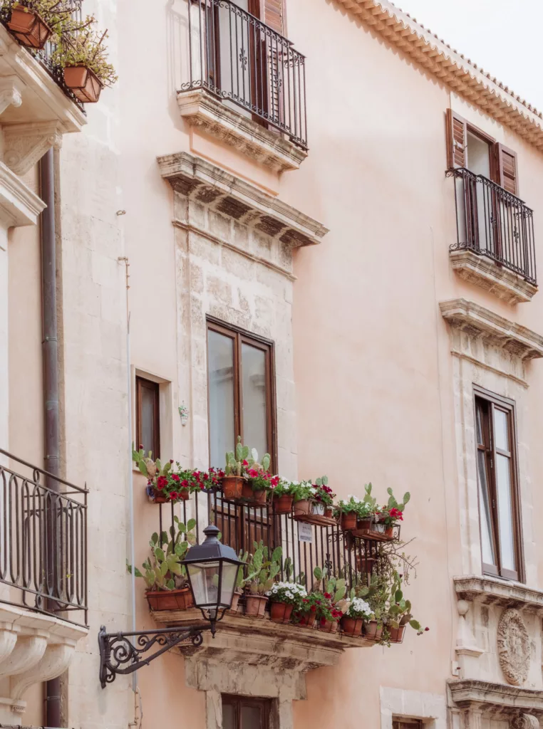 details of palaces at archimede square, ortigia